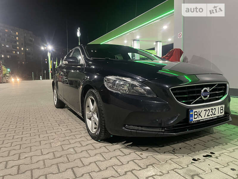 2013 volvo v40