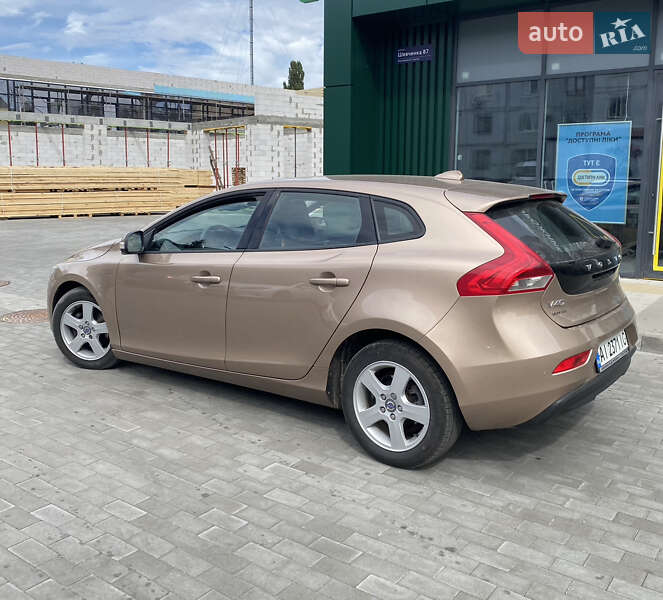 2014 volvo v40