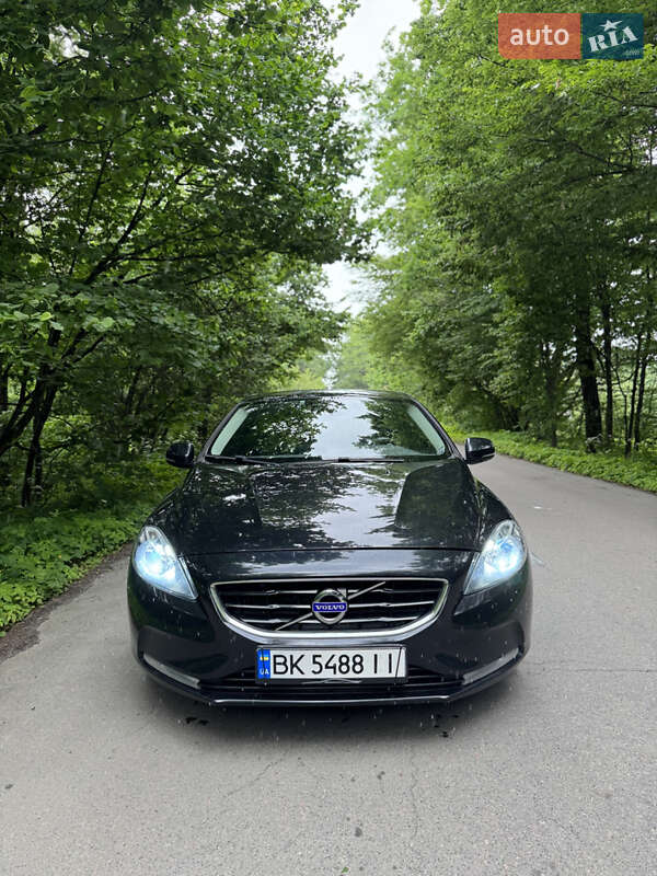 2014 volvo v40