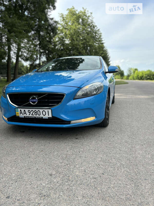 2013 volvo v40