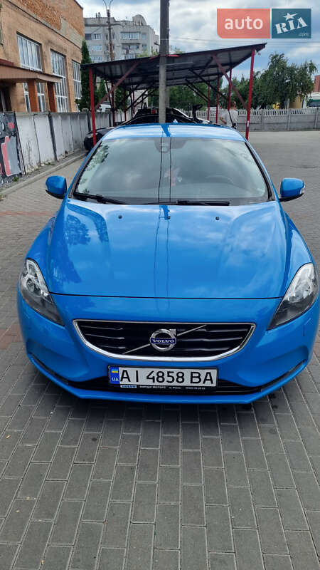 2013 volvo v40