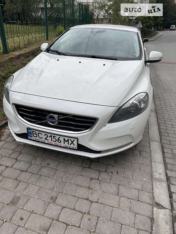 2014 volvo v40