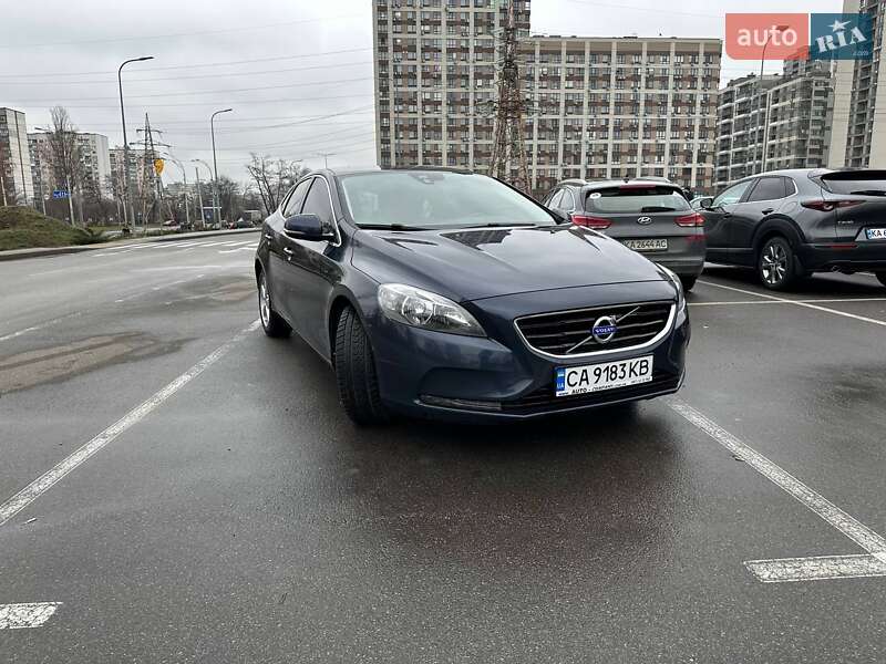 2014 volvo v40