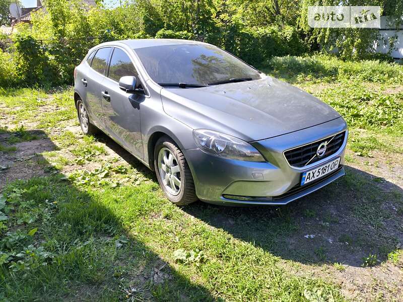 2014 volvo v40