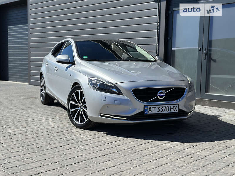 2014 volvo v40