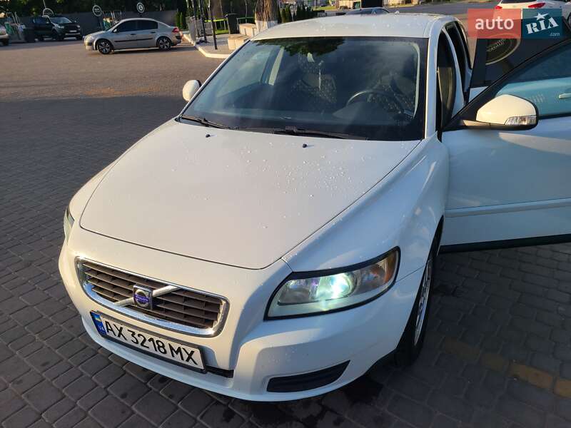 2010 volvo v50