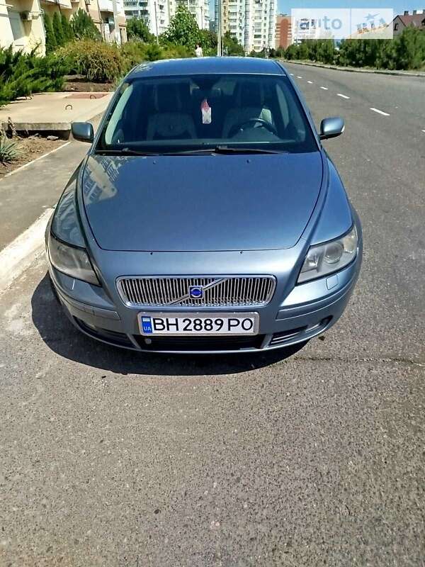 2005 volvo v50