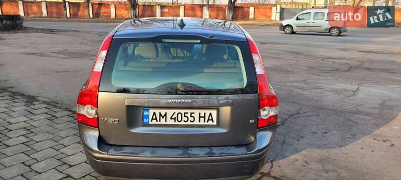 2005 volvo v50