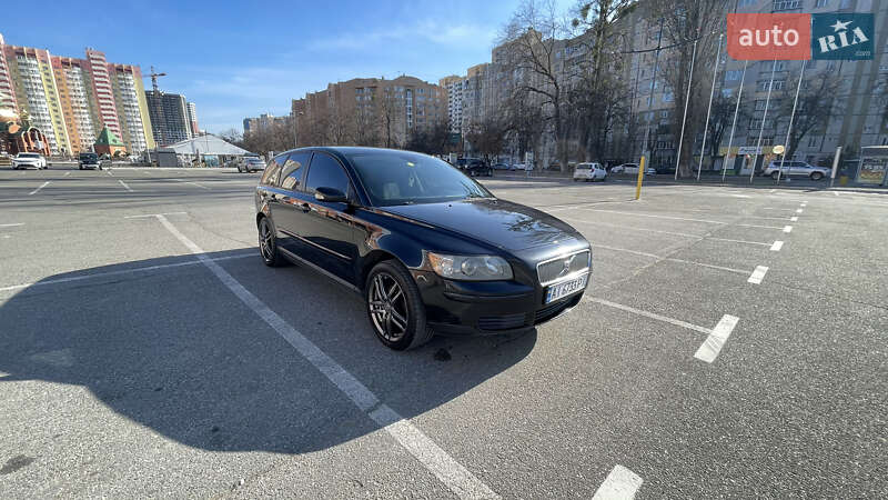 2005 volvo v50