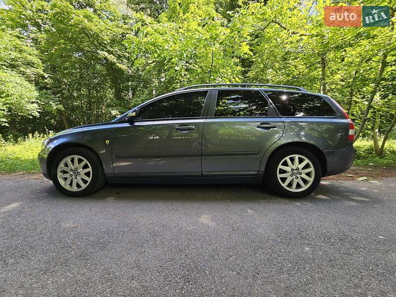 2005 volvo v50