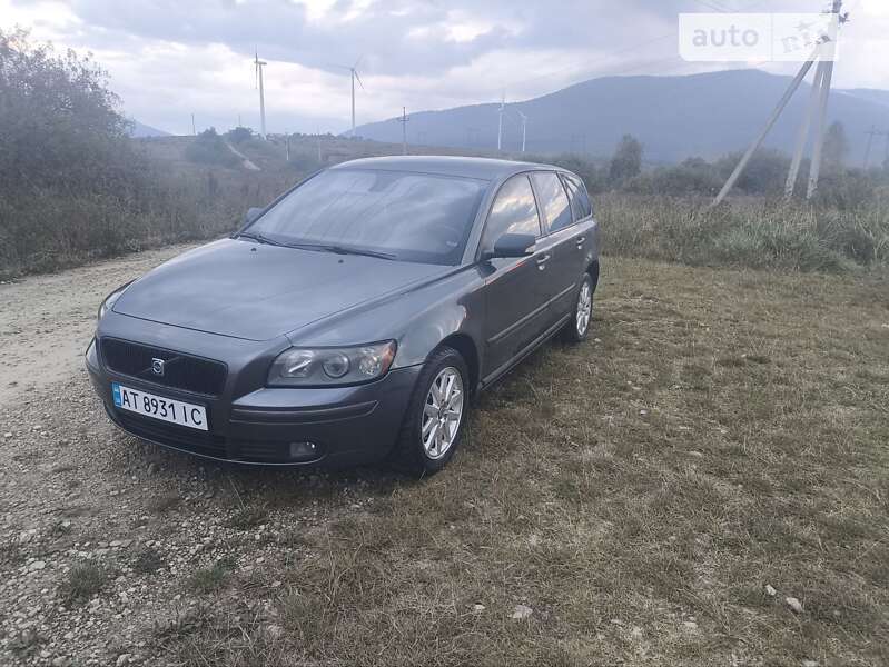 2005 volvo v50
