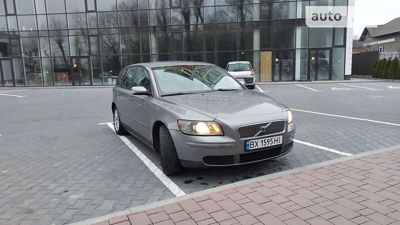 2004 volvo v50
