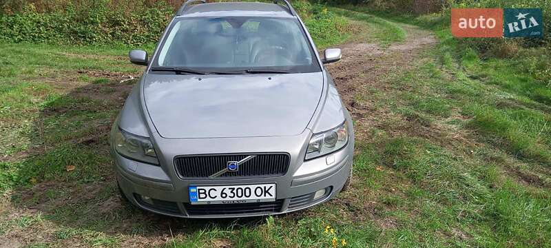 2004 volvo v50