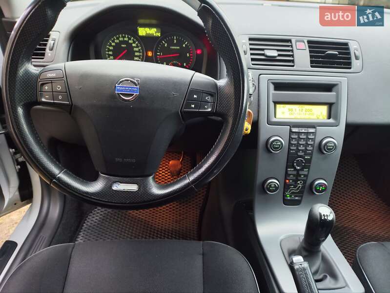 2010 volvo v50