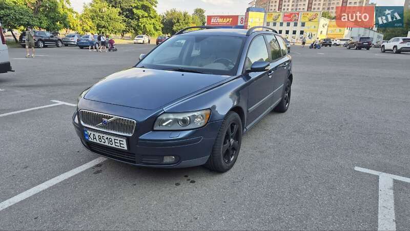 2005 volvo v50