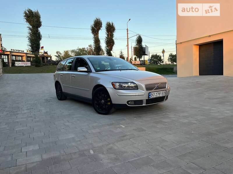 2004 volvo v50