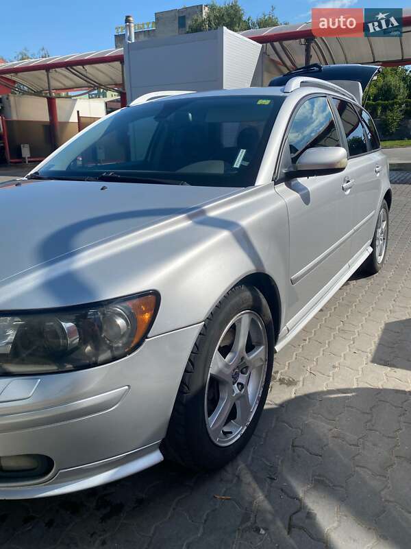 2005 volvo v50