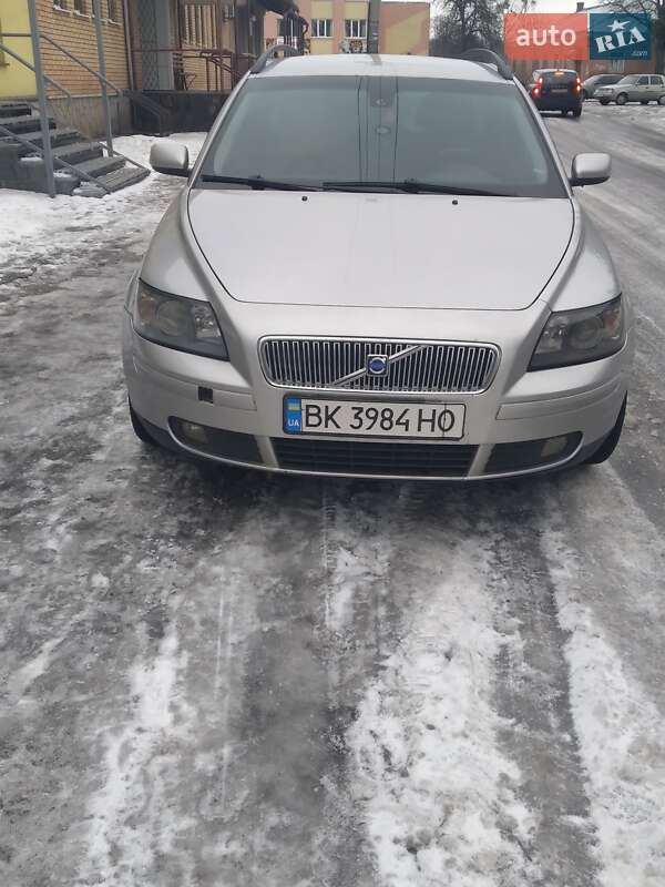 2004 volvo v50