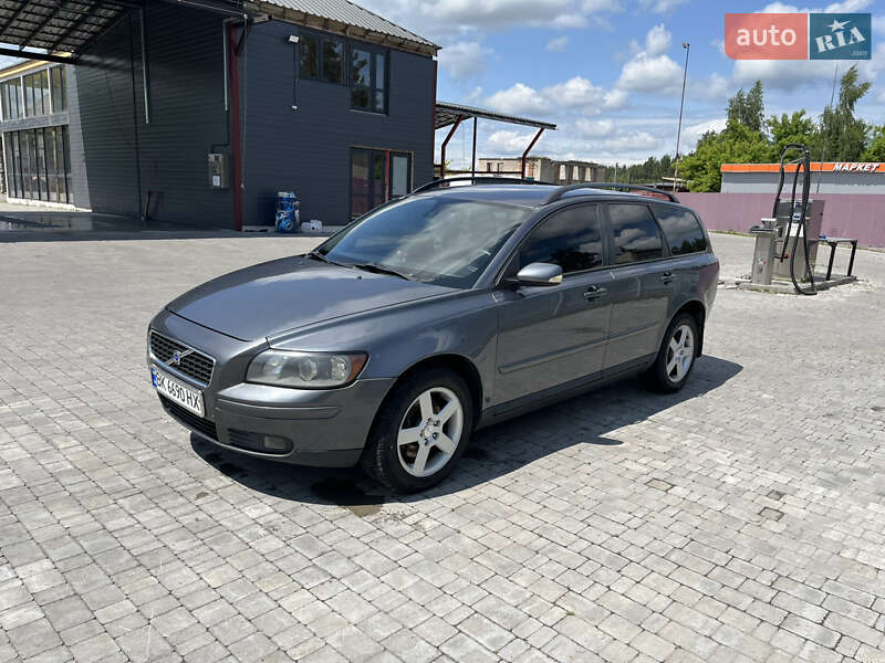 2004 volvo v50