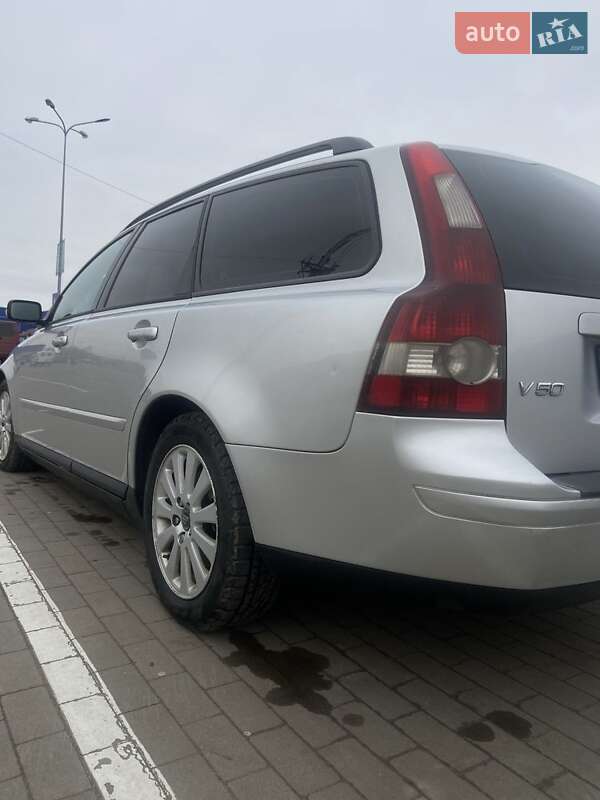 2004 volvo v50