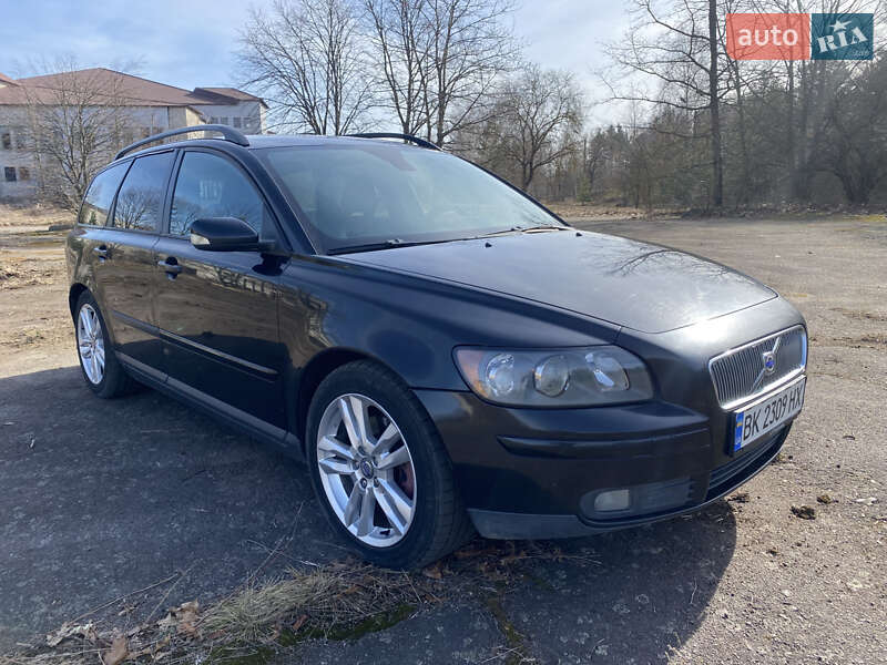 2004 volvo v50