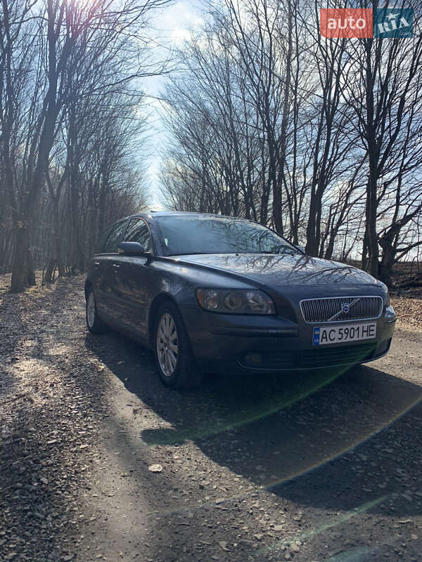 2004 volvo v50