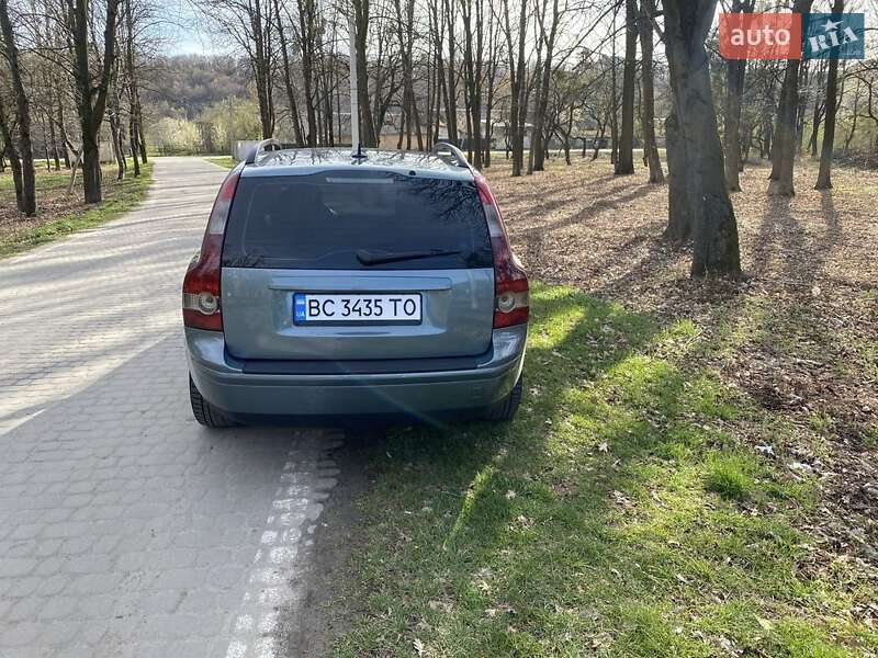 2004 volvo v50