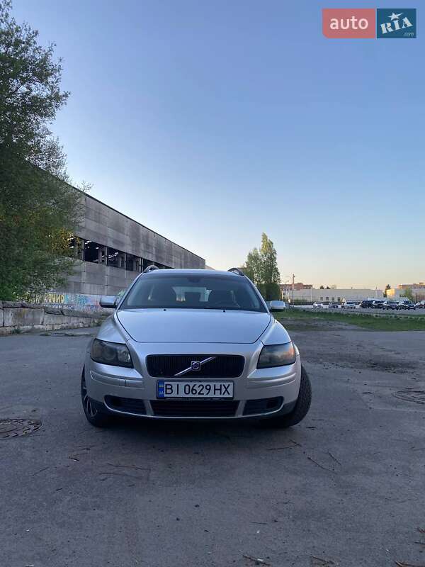 2004 volvo v50