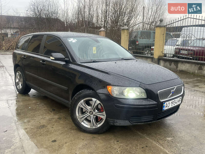 2004 volvo v50