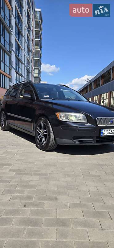 2004 volvo v50
