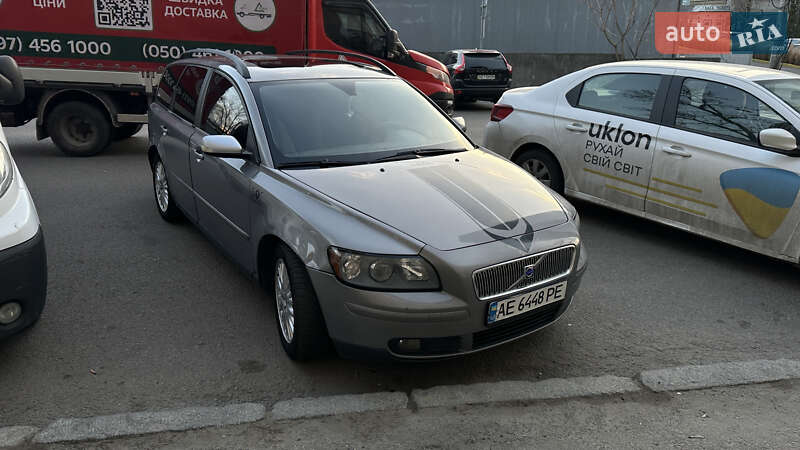 2004 volvo v50