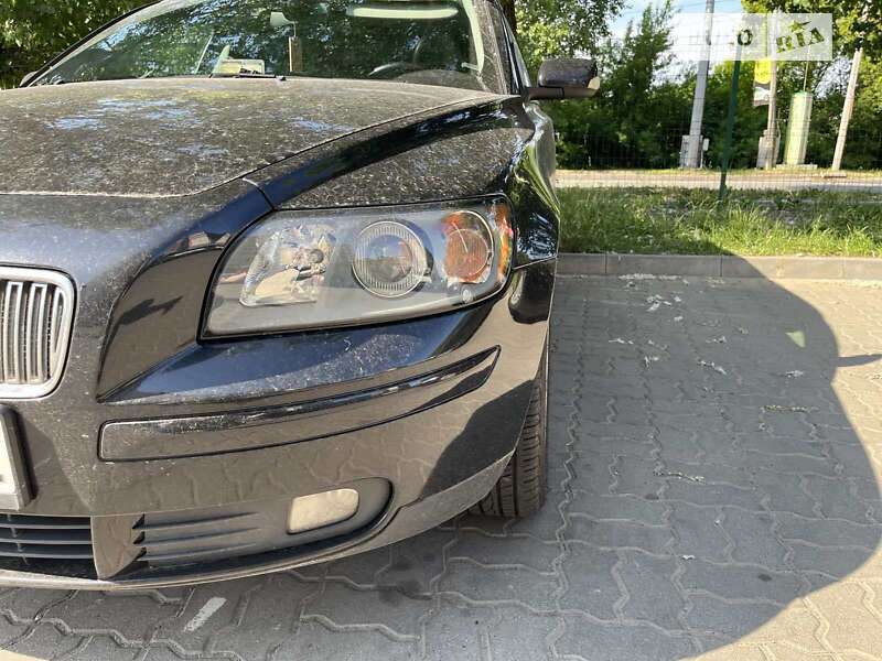 2004 volvo v50