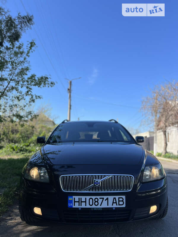 2004 volvo v50