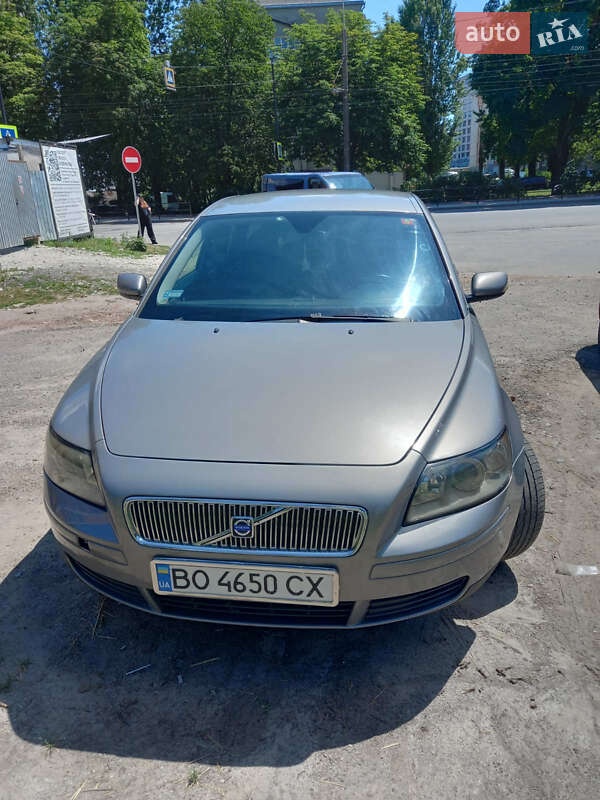 2005 volvo v50