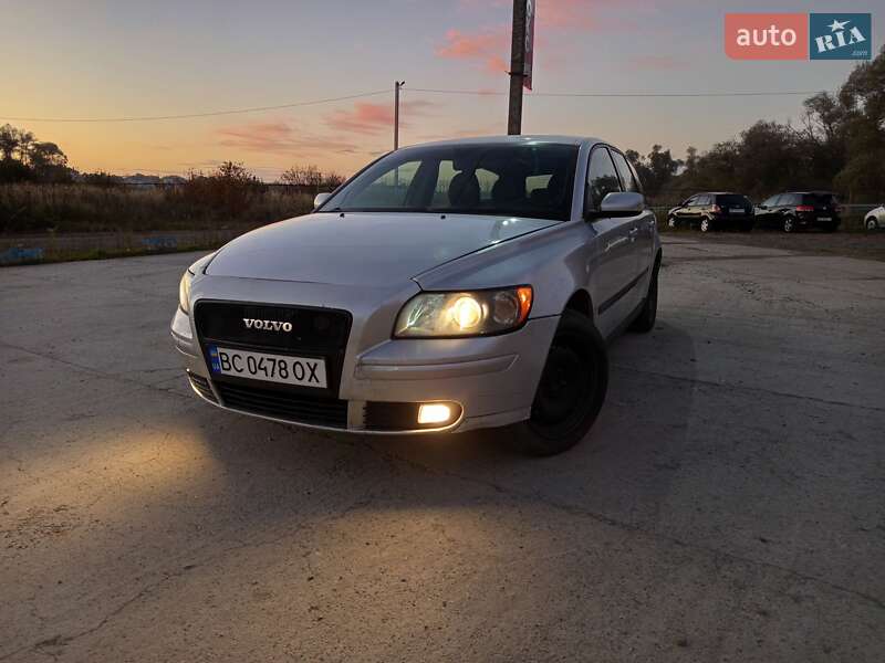 2005 volvo v50