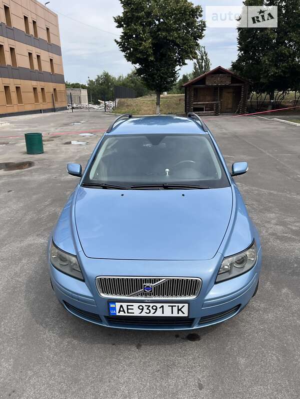 2004 volvo v50
