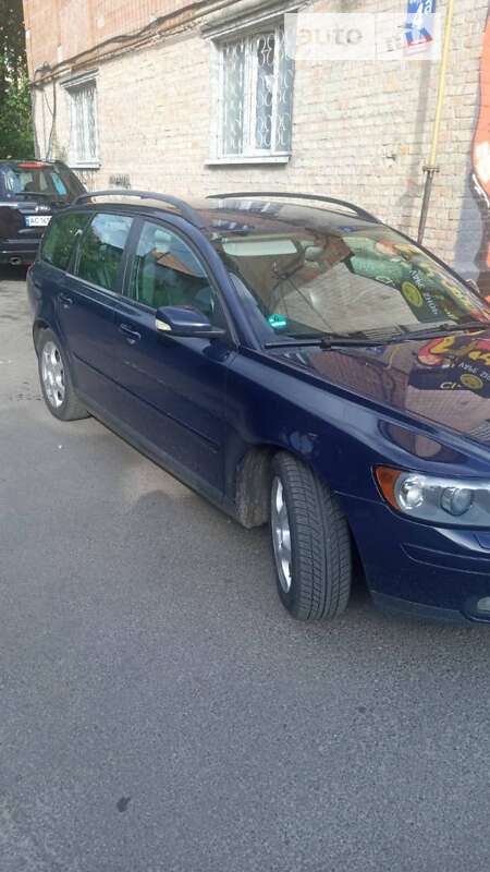 2005 volvo v50