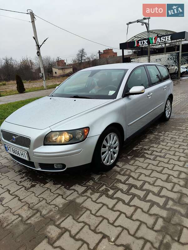 2005 volvo v50