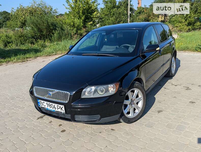 2005 volvo v50
