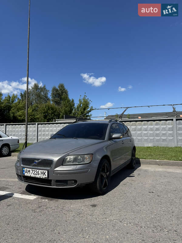 2005 volvo v50