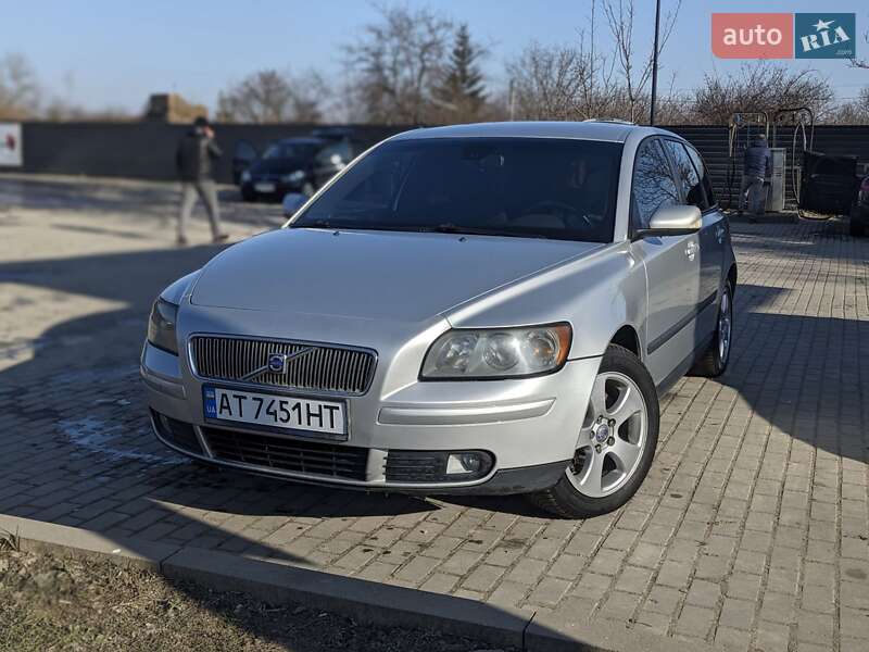 2005 volvo v50