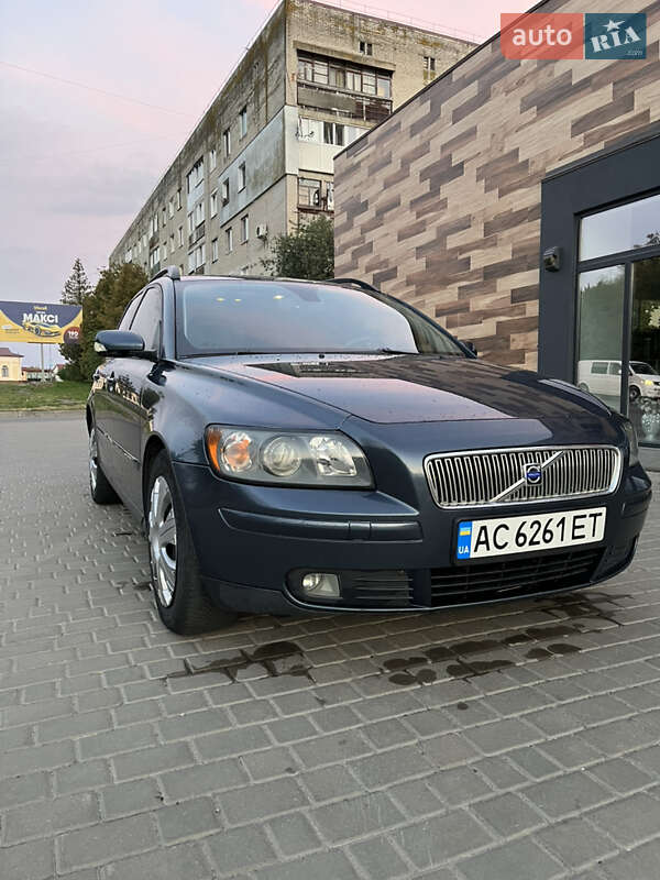 2005 volvo v50