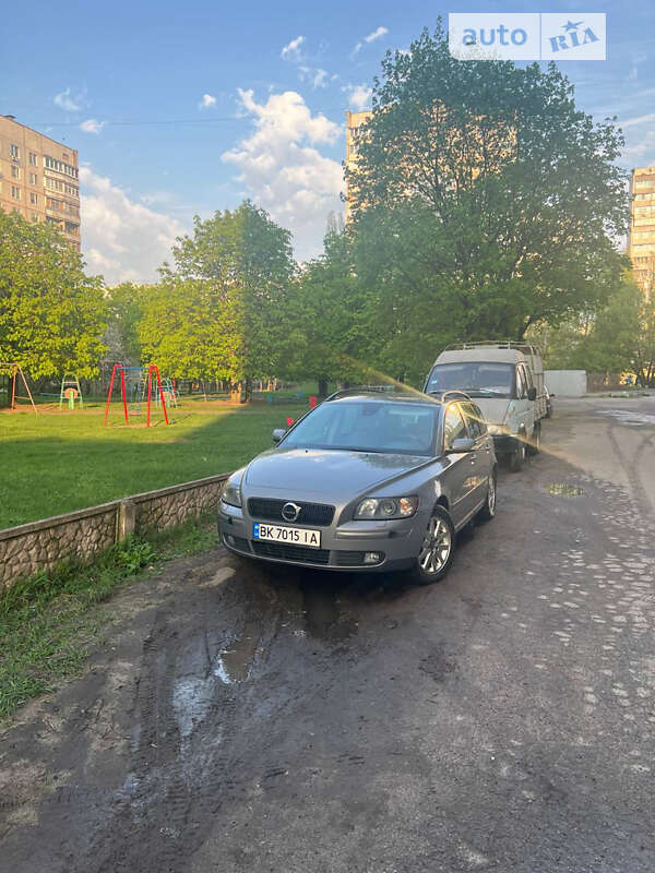 2005 volvo v50