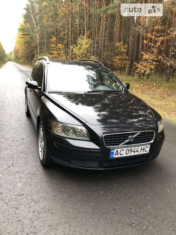2005 volvo v50