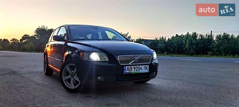 2005 volvo v50