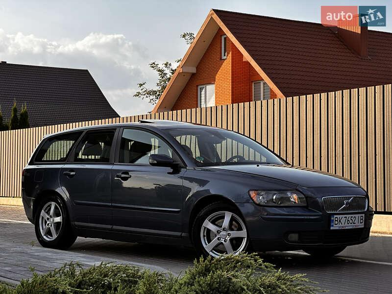 2005 volvo v50