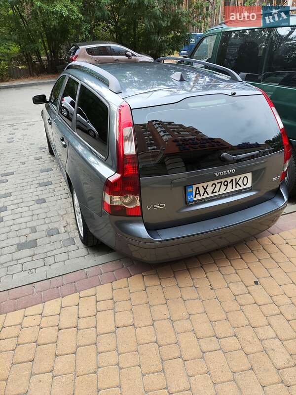 2005 volvo v50