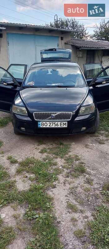 2005 volvo v50