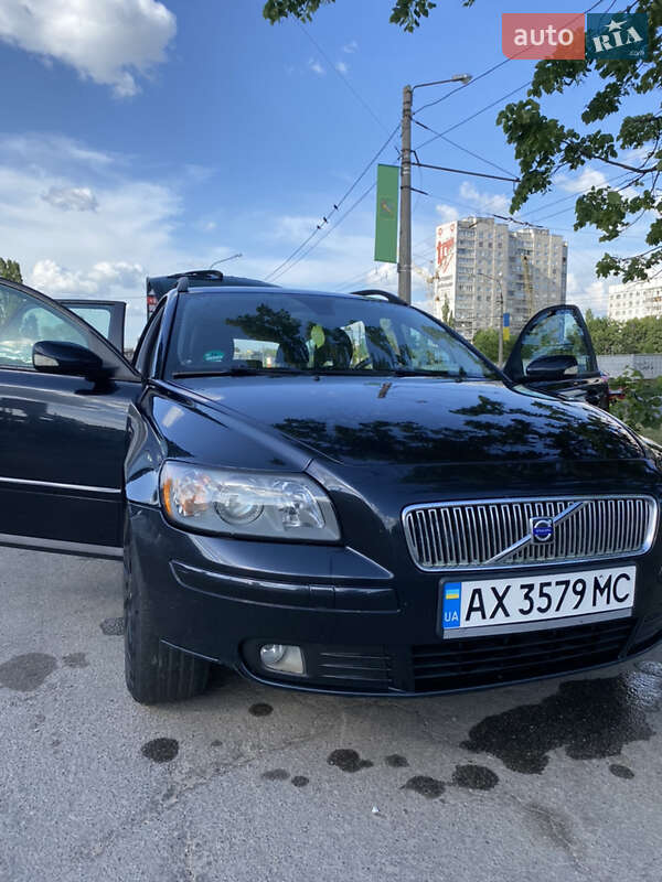 2005 volvo v50