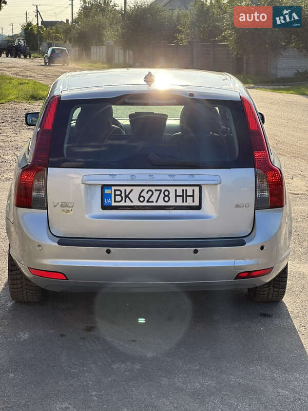 2009 volvo v50